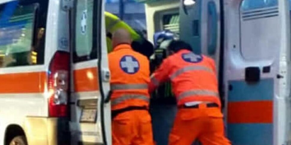 Va fuori strada con l'auto e si schianta contro un palo della luce: 83enne muore sul colpo in provincia di Cosenza