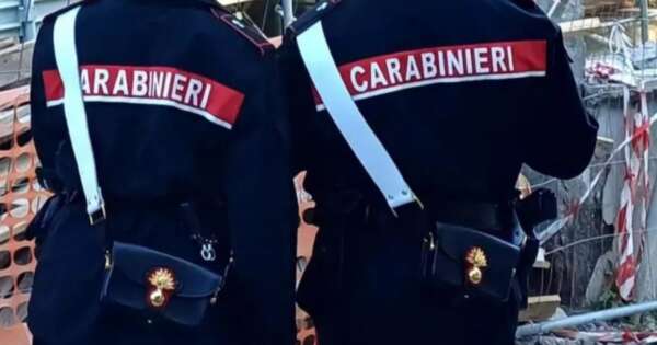 Napoli: spara ai ladri in casa, ferito il vicino 22enne