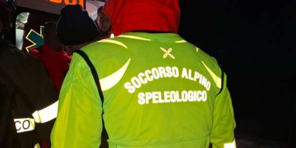 Soccorso alpino interviene sui sentieri di Lorica: uomo salvato grazie a Sms Locator