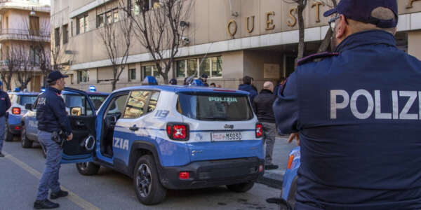 Neonata rapita a Cosenza, gli inquirenti: il marito della sequestratrice “apparso ignaro accaduto. A casa degli arrestati c’era una festa”