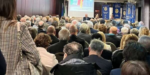 Il Rotary Club Rende accoglie a braccia aperte il nuovo governatore Dino De Marco