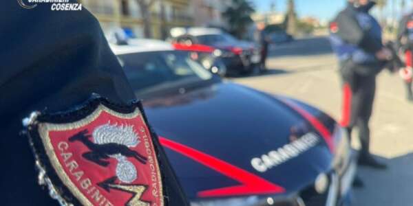 Droga e smartphone destinati ai detenuti: arrestato Assistente capo della Penitenziaria in servizio nel carcere di Rossano