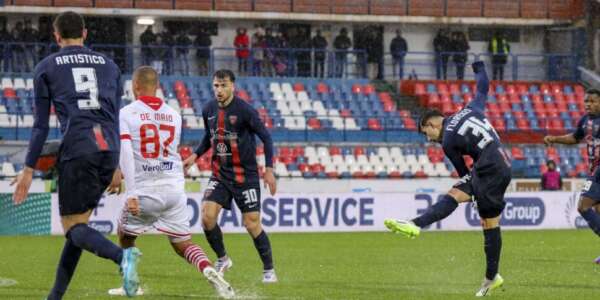 Il Cosenza si fa riprendere dal Mantova: da 2-0 a 2-2. Non bastano i gol di Artistico e Florenzi